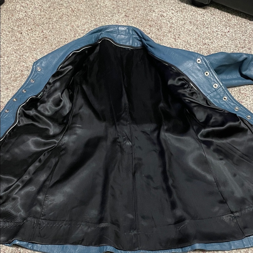Vintage 70s Women's Blue Leather snap front Coat- adorable - Picture 6 of 11
